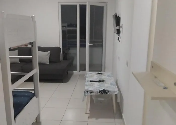 Private Apartment *